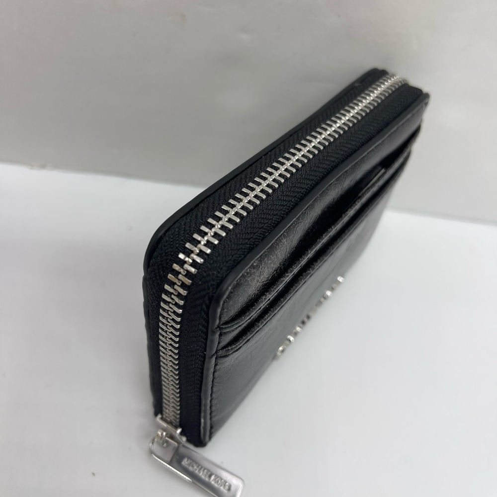 MICHAEL KORS Jet Set Medium Distressed Zip Around Card Case
Black 
NWT - Picture 4 of 16